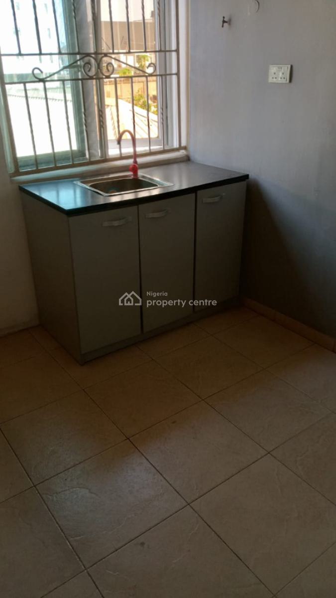 Commercial 2 Bedroom on First Floor, Lekki Phase 1, Lekki, Lagos, Flat / Apartment for Rent