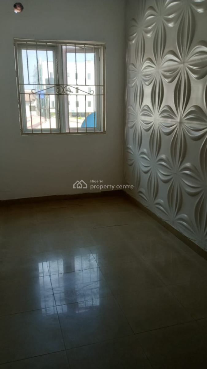 Commercial 2 Bedroom on First Floor, Lekki Phase 1, Lekki, Lagos, Flat / Apartment for Rent