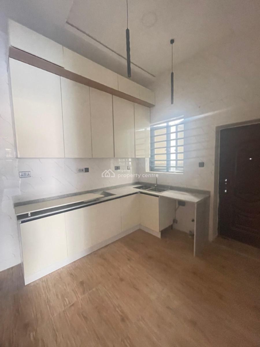 Distress 4 Bedroom Spacious Semi Detached Duplex with Bq, Ologolo, Lekki, Lagos, Semi-detached Duplex for Sale