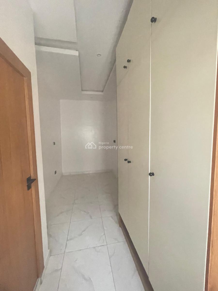 Distress 4 Bedroom Spacious Semi Detached Duplex with Bq, Ologolo, Lekki, Lagos, Semi-detached Duplex for Sale