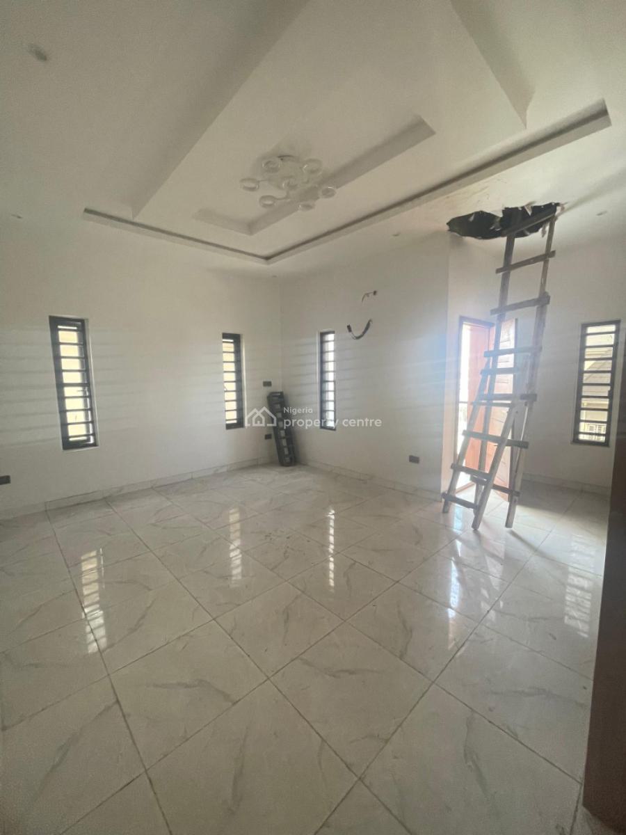 Distress 4 Bedroom Spacious Semi Detached Duplex with Bq, Ologolo, Lekki, Lagos, Semi-detached Duplex for Sale