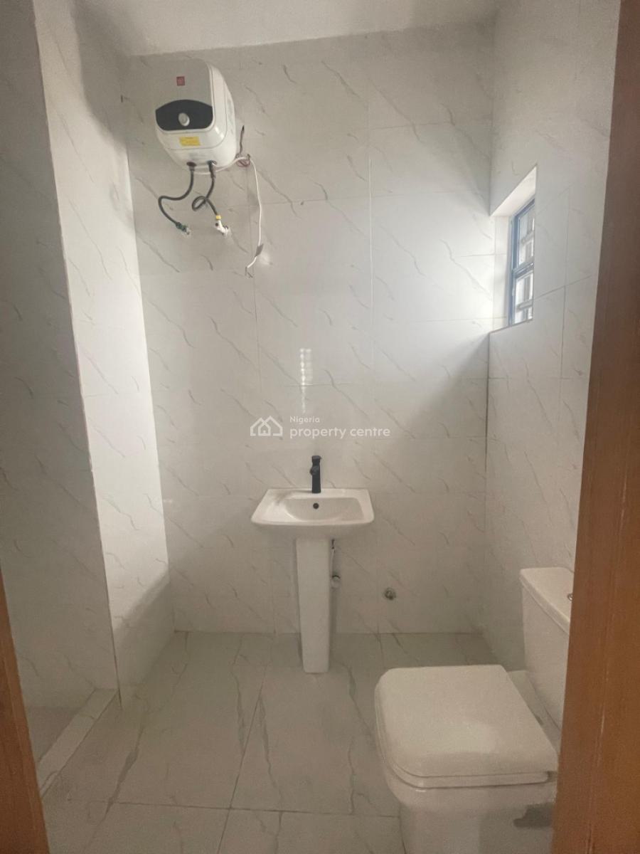 Distress 4 Bedroom Spacious Semi Detached Duplex with Bq, Ologolo, Lekki, Lagos, Semi-detached Duplex for Sale