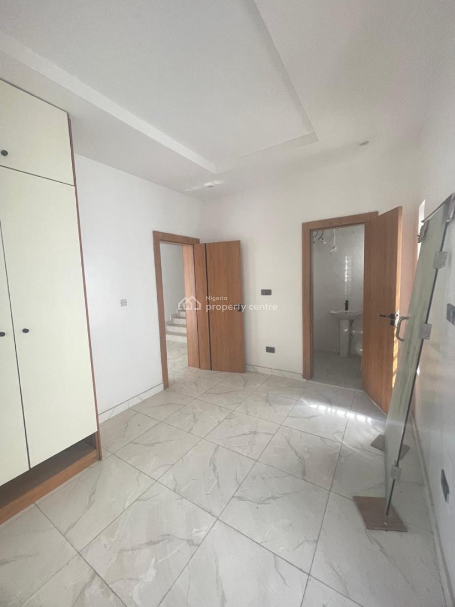 Distress 4 Bedroom Spacious Semi Detached Duplex with Bq, Ologolo, Lekki, Lagos, Semi-detached Duplex for Sale