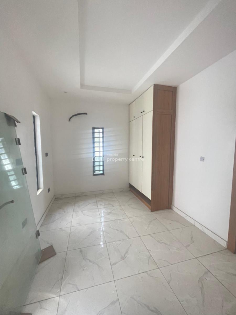 Distress 4 Bedroom Spacious Semi Detached Duplex with Bq, Ologolo, Lekki, Lagos, Semi-detached Duplex for Sale