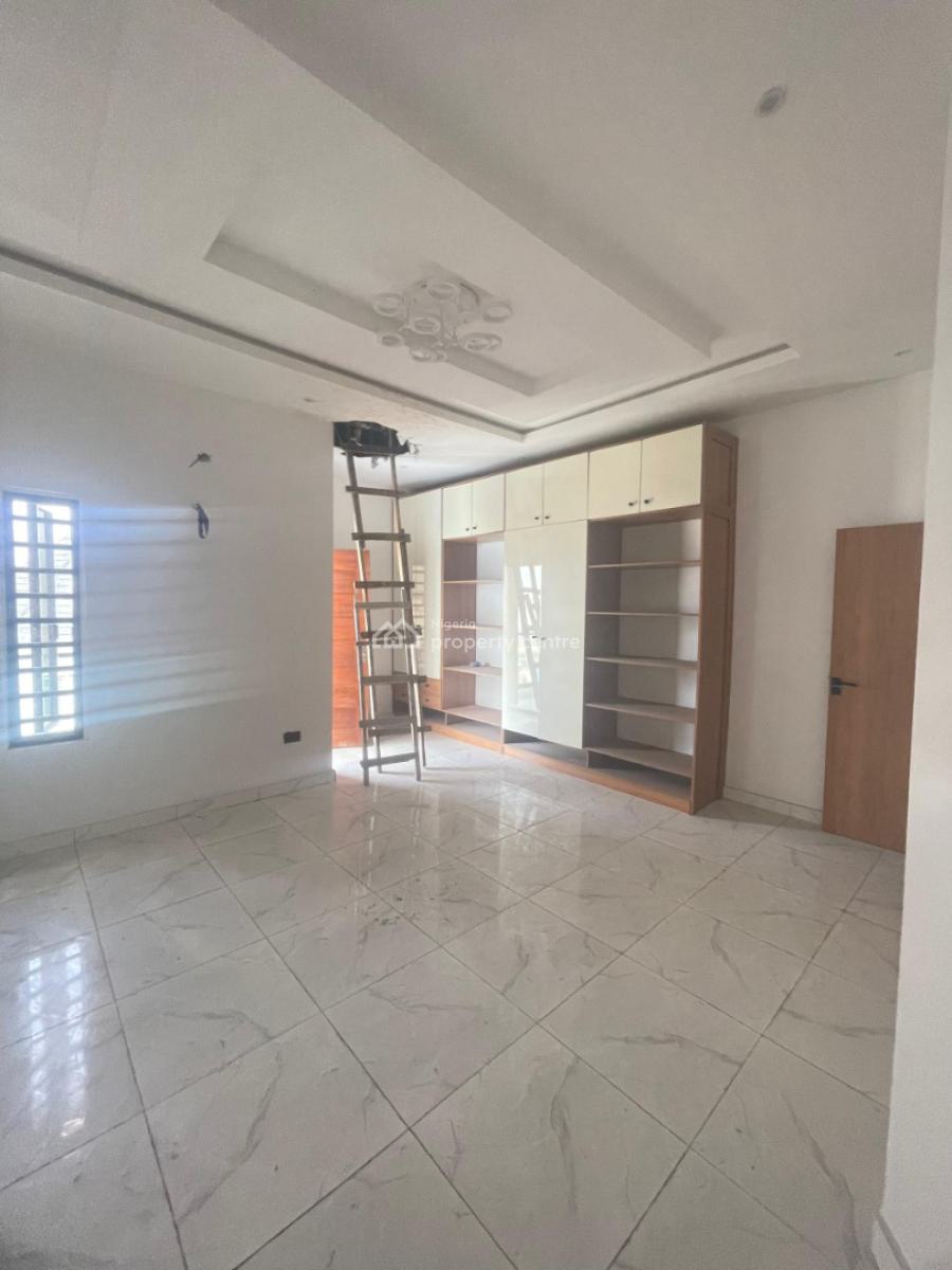 Distress 4 Bedroom Spacious Semi Detached Duplex with Bq, Ologolo, Lekki, Lagos, Semi-detached Duplex for Sale