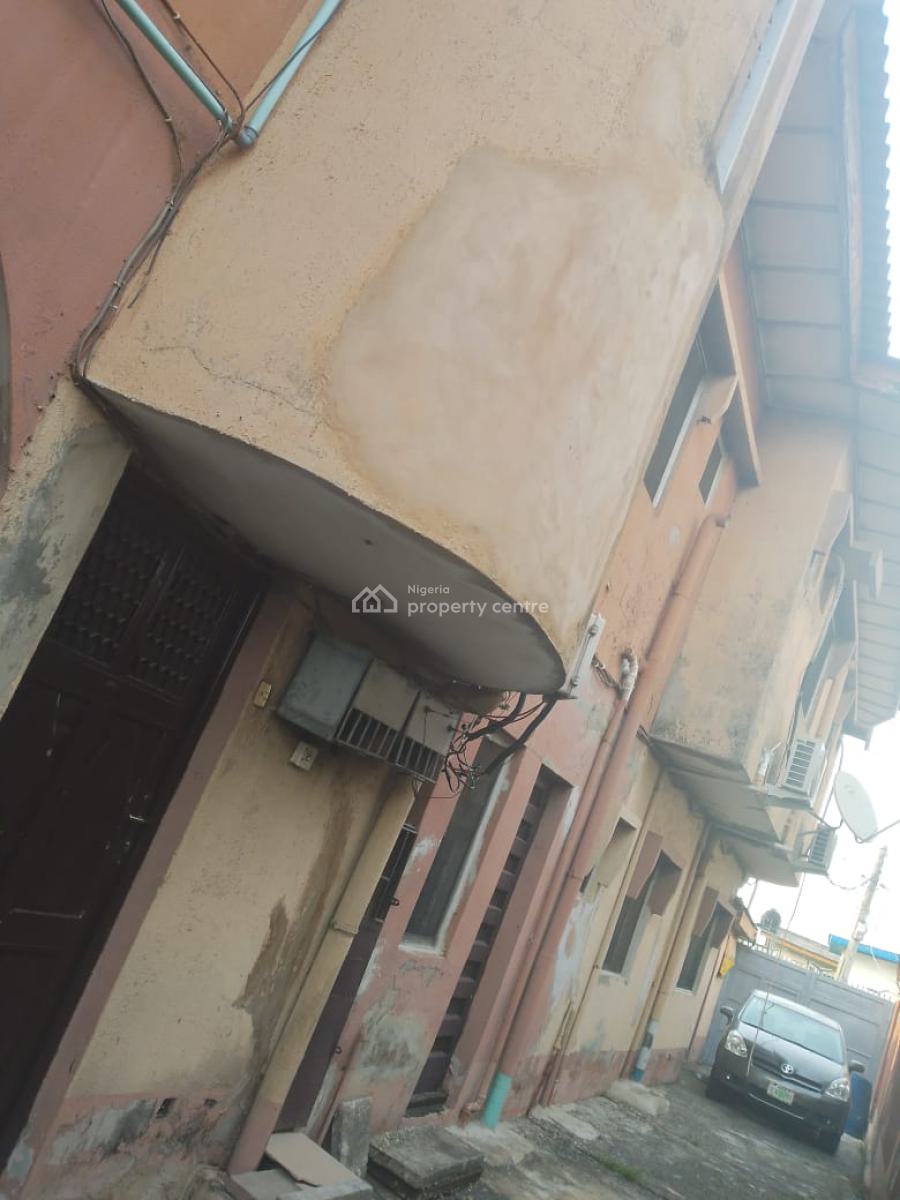 3-bedroom Flat, Iwaya, Yaba, Lagos, Flat / Apartment for Rent