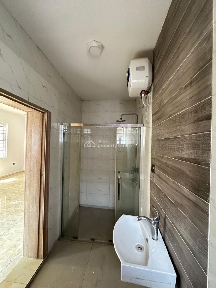 Exquisite Spacious Master Bedroom, Orchid, Lekki Phase 2, Lekki, Lagos, Flat / Apartment for Rent