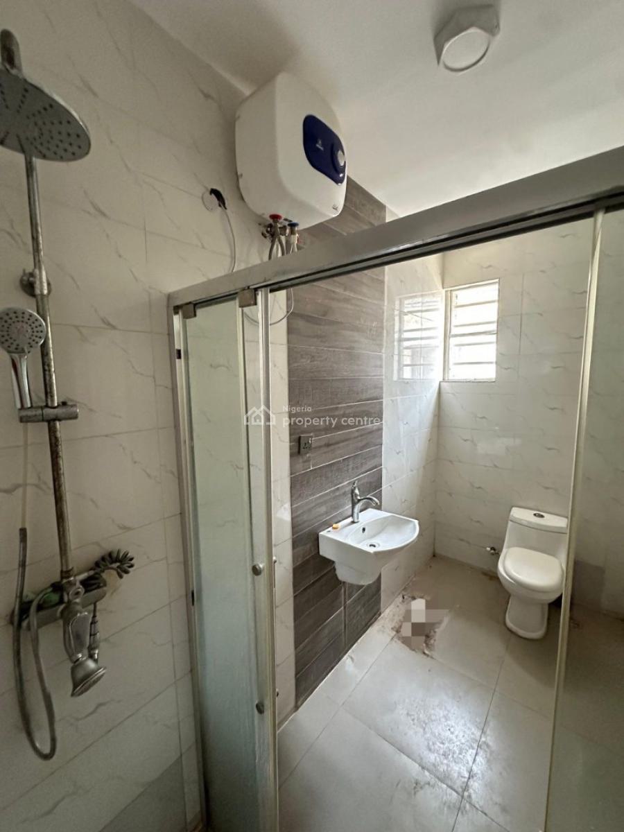 Exquisite Spacious Master Bedroom, Orchid, Lekki Phase 2, Lekki, Lagos, Flat / Apartment for Rent