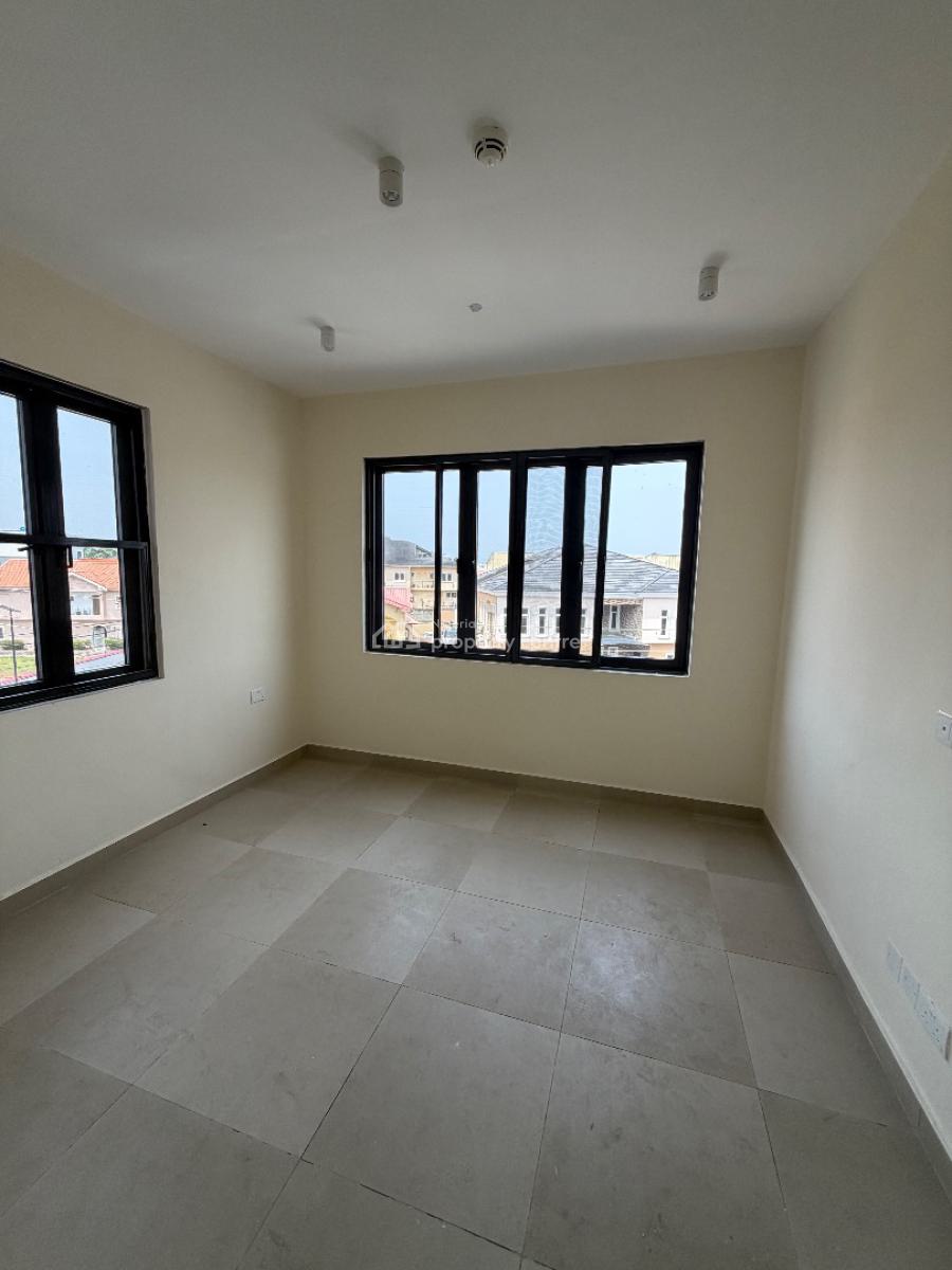 Spacious 3 Bedroom Flat with Bq, Lekki Phase 1, Lekki, Lagos, Block of Flats for Sale