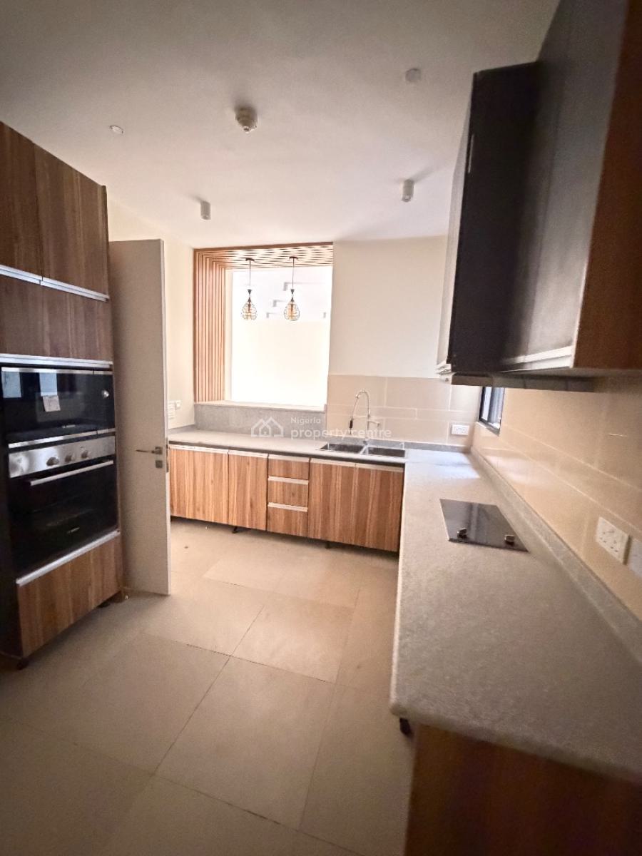 Spacious 3 Bedroom Flat with Bq, Lekki Phase 1, Lekki, Lagos, Block of Flats for Sale