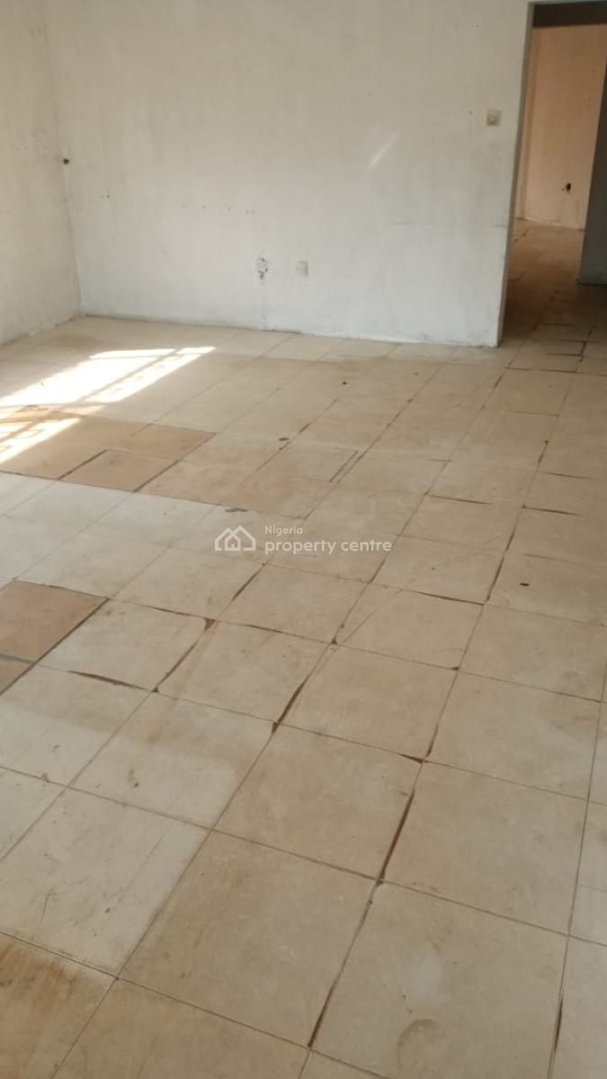 Ground Floor 170sqm Commercial Area with Bq, Lekki Phase 1, Lekki, Lagos, Plaza / Complex / Mall for Rent