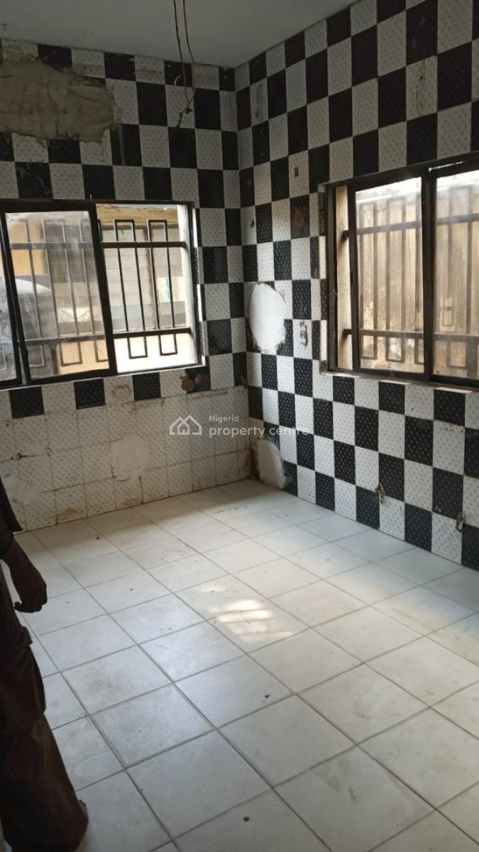 Ground Floor 170sqm Commercial Area with Bq, Lekki Phase 1, Lekki, Lagos, Plaza / Complex / Mall for Rent