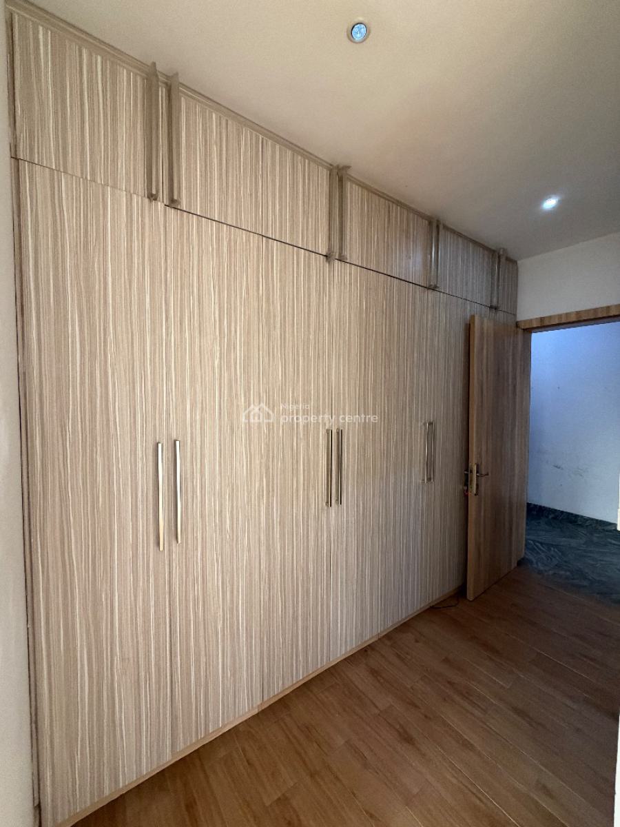 Serviced 3bedroom Flat with Pool and Bq, Lekki Phase 1, Lekki, Lagos, Flat / Apartment for Rent