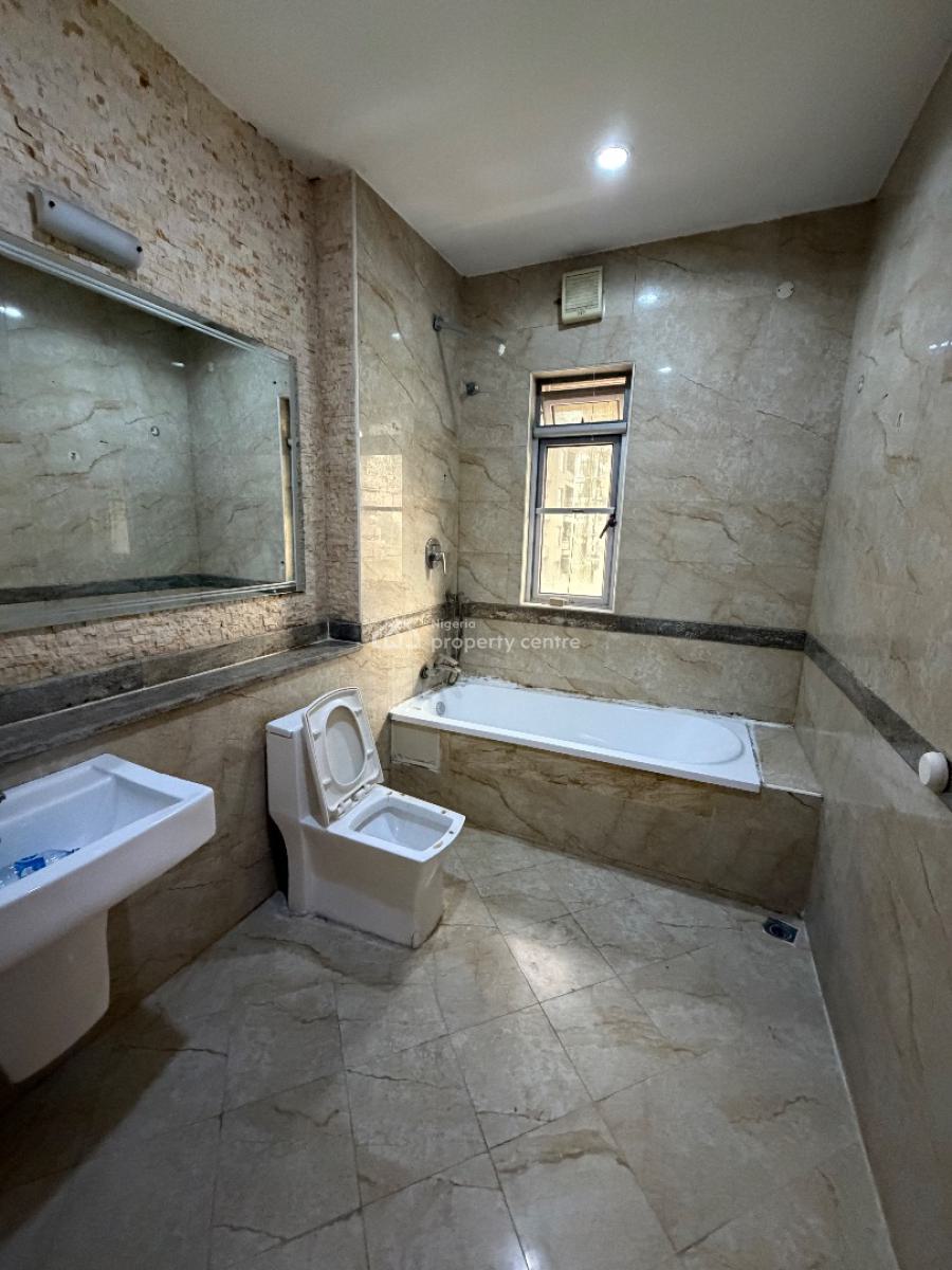 Serviced 3bedroom Flat with Pool and Bq, Lekki Phase 1, Lekki, Lagos, Flat / Apartment for Rent