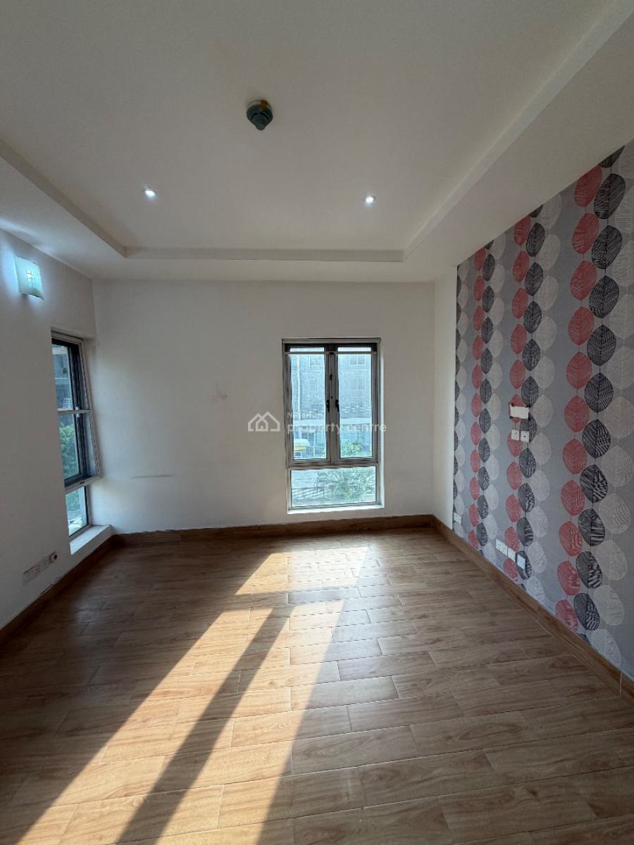 Serviced 3bedroom Flat with Pool and Bq, Lekki Phase 1, Lekki, Lagos, Flat / Apartment for Rent