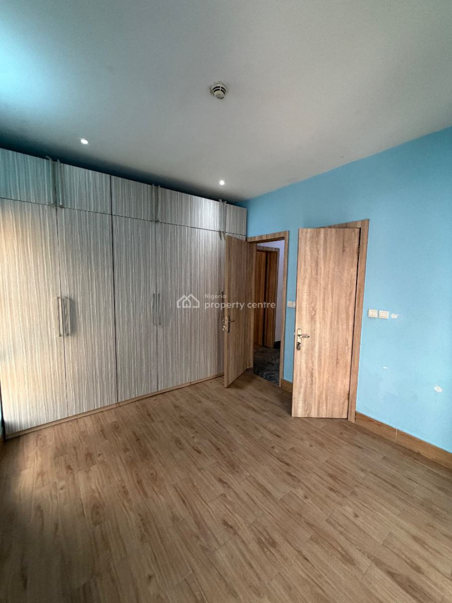 Serviced 3bedroom Flat with Pool and Bq, Lekki Phase 1, Lekki, Lagos, Flat / Apartment for Rent