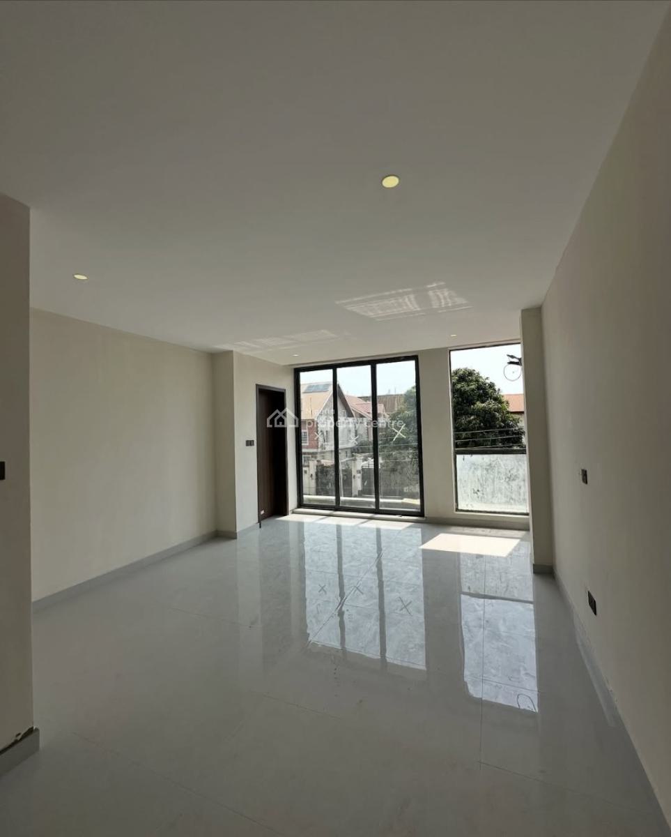 Luxury 2 Bedroom Apartment, Lekki Phase 1, Lekki, Lagos, Block of Flats for Sale