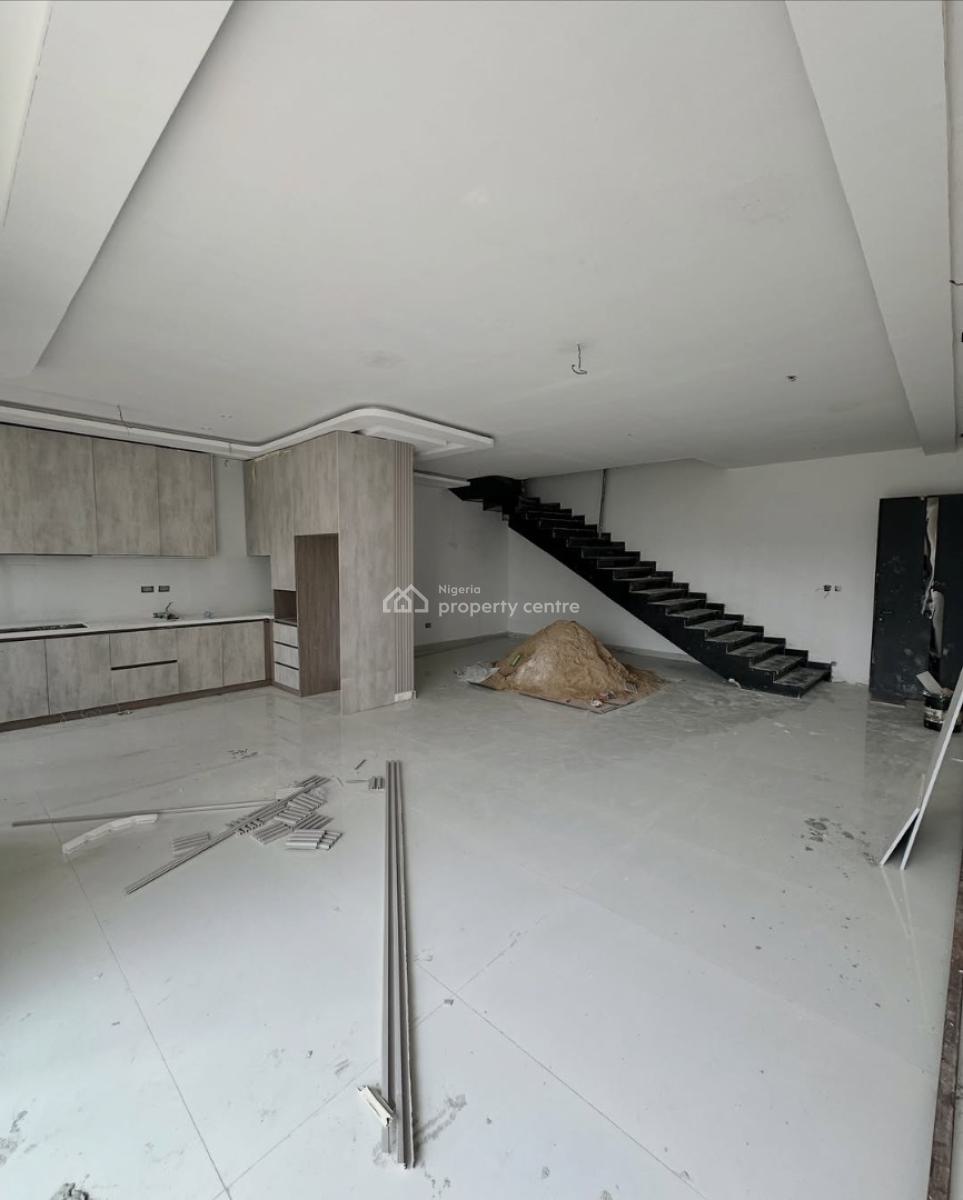 Fine 2 Bedroom Maisonette, Lekki Phase 1, Lekki, Lagos, Block of Flats for Sale