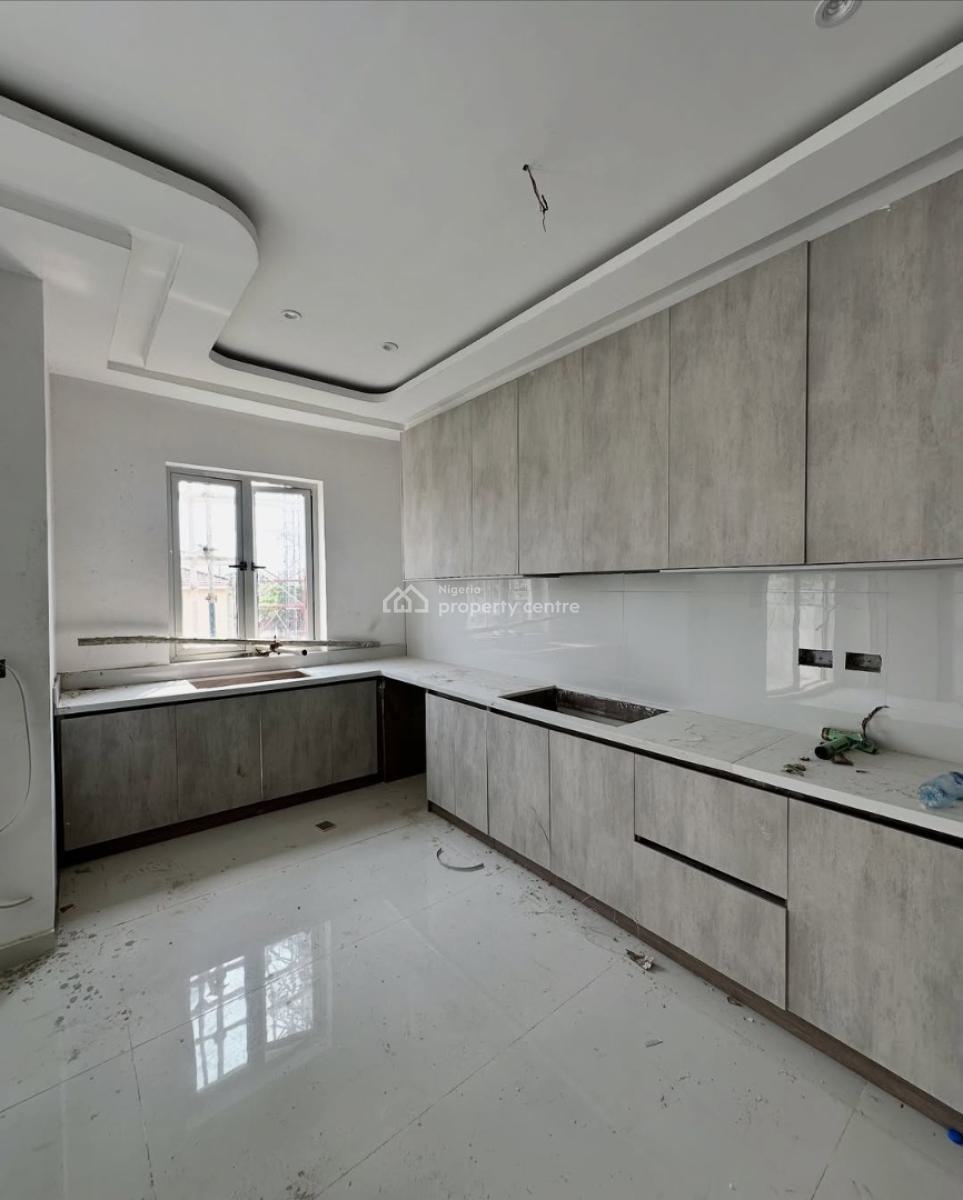 Fine 2 Bedroom Maisonette, Lekki Phase 1, Lekki, Lagos, Block of Flats for Sale