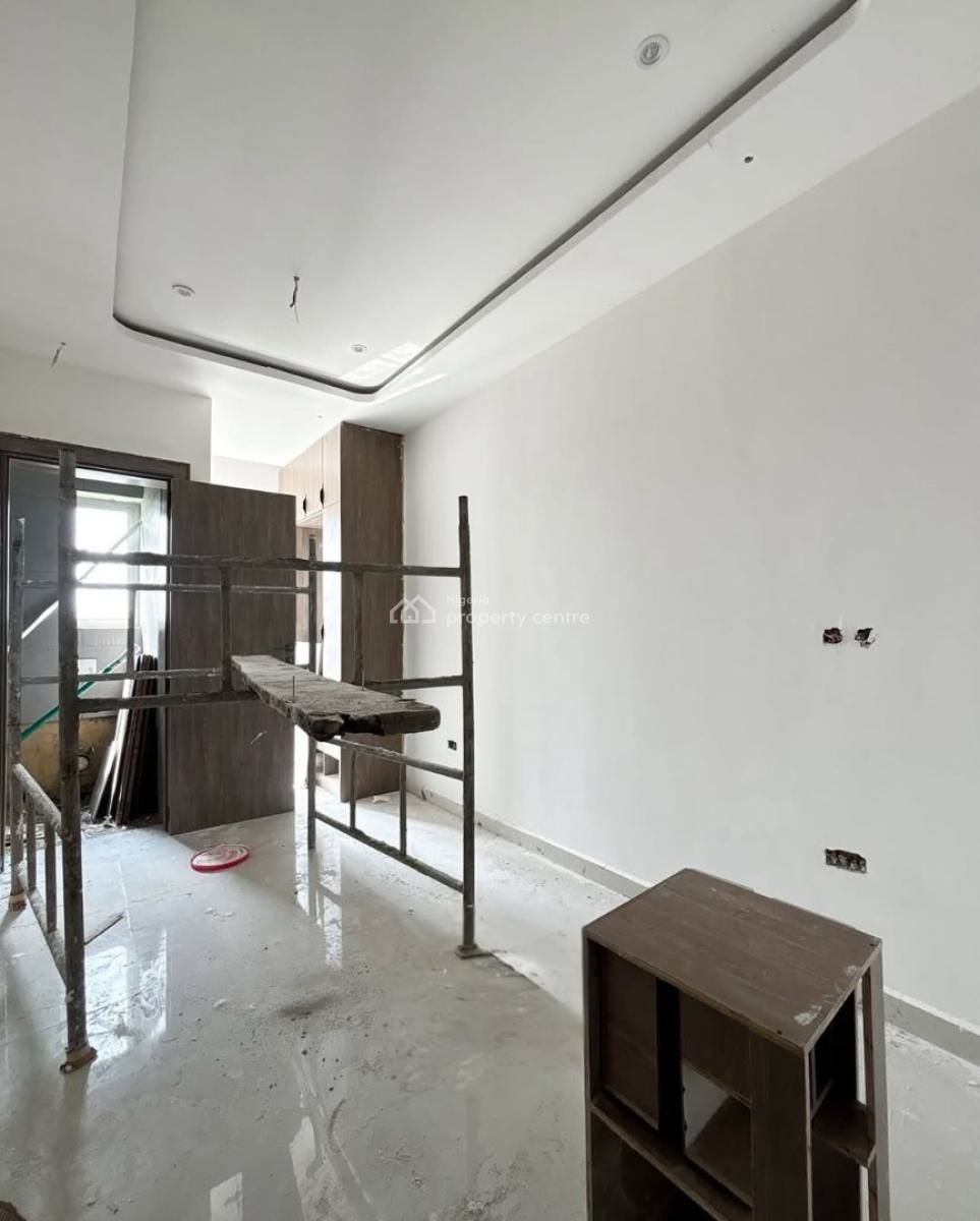 Fine 2 Bedroom Maisonette, Lekki Phase 1, Lekki, Lagos, Block of Flats for Sale