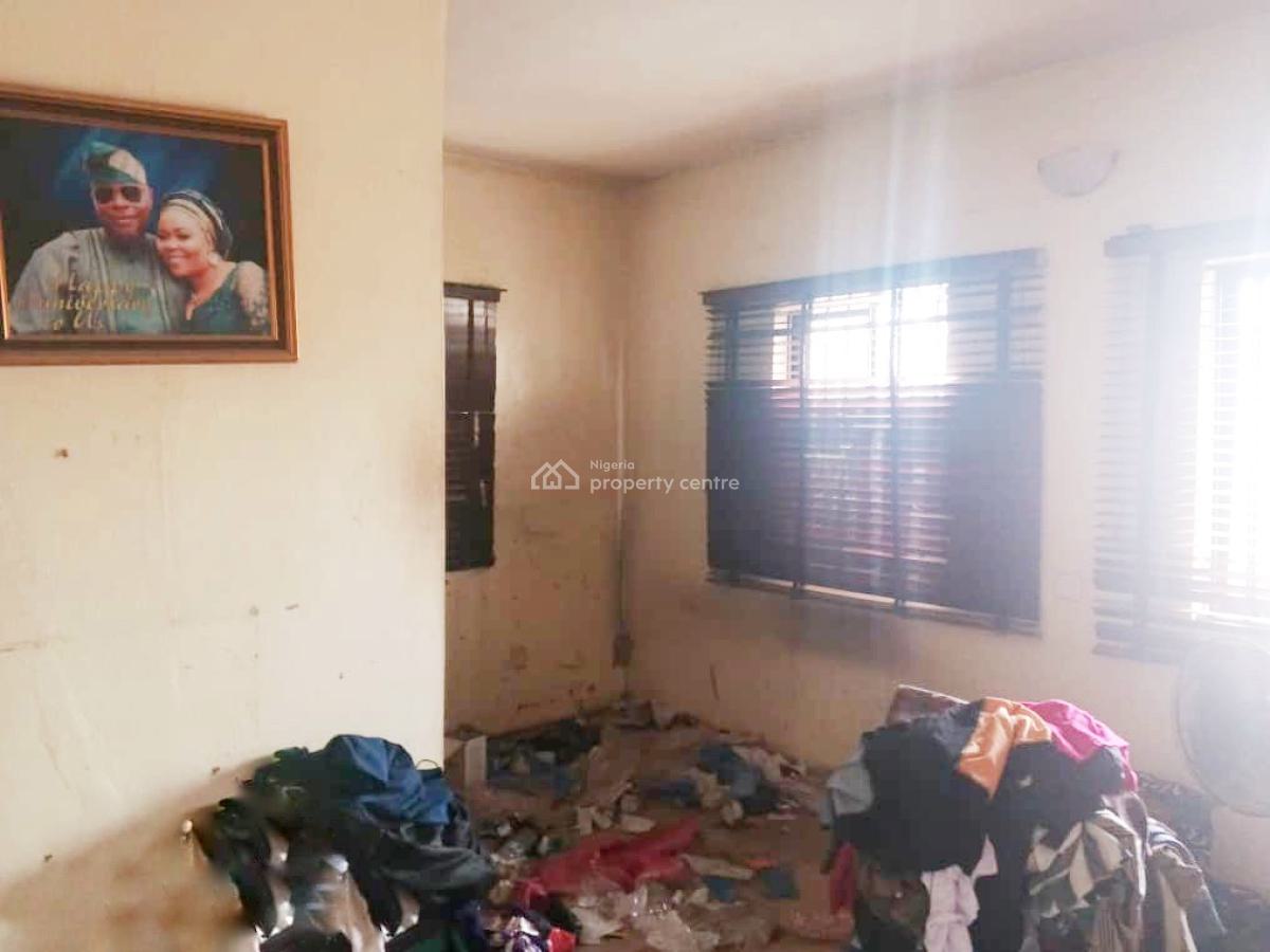 a Well Maintained Spacious 3 Bedroom Flat, Omole Phase 2, Ikeja, Lagos, Flat / Apartment for Rent