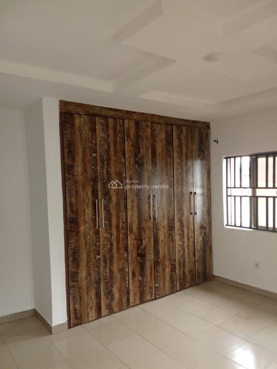 Luxurious 3 Bedroom Flat Upstairs, Federal Peace Estate, Isheri Olofin, Alimosho, Lagos, Flat / Apartment for Rent
