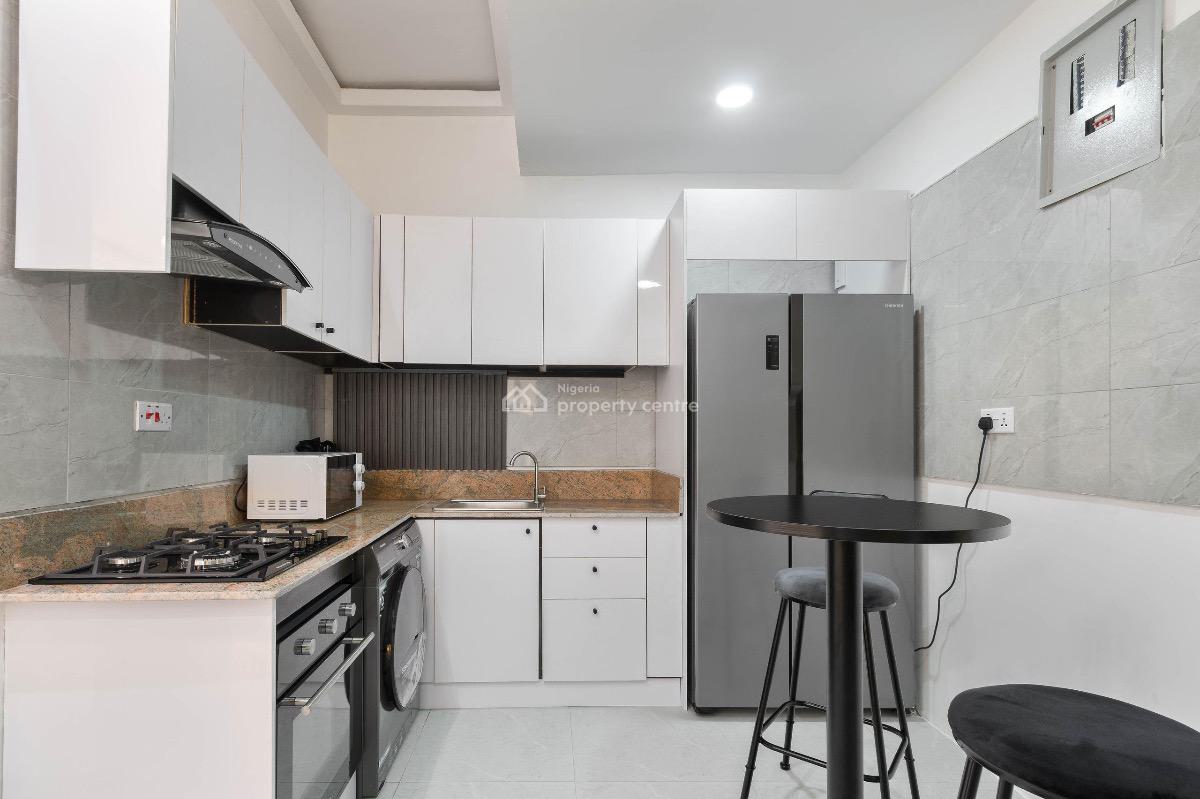 Beautiful 2 Bedroom Apartment, Lekki Phase 1, Lekki, Lagos, Flat / Apartment Short Let