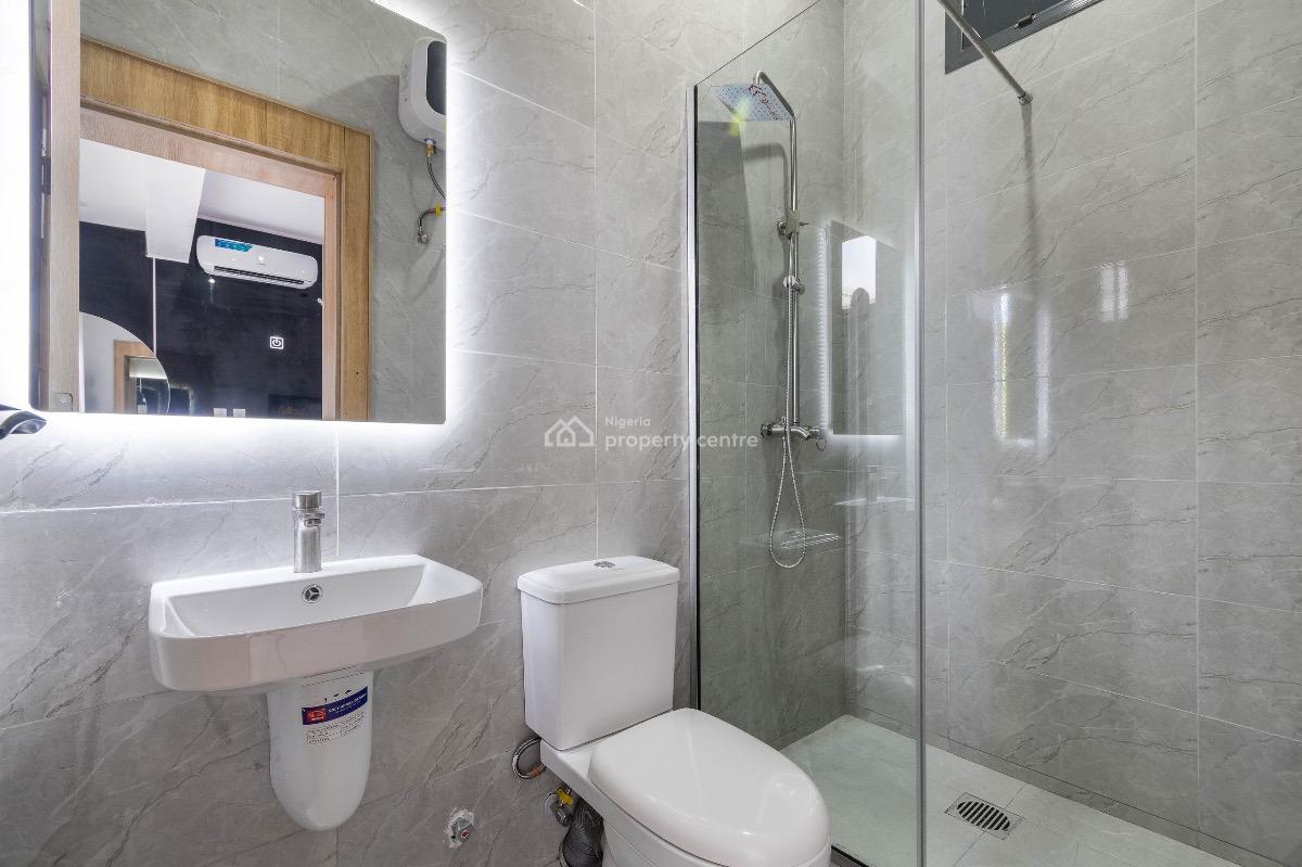 Beautiful 2 Bedroom Apartment, Lekki Phase 1, Lekki, Lagos, Flat / Apartment Short Let