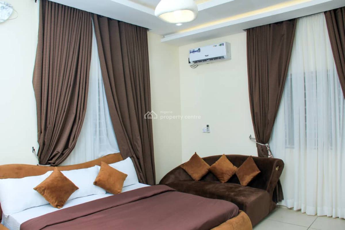 Nicely Furnished 3 Bedroom Apartment, Victoria Island (vi), Lagos, Flat / Apartment Short Let