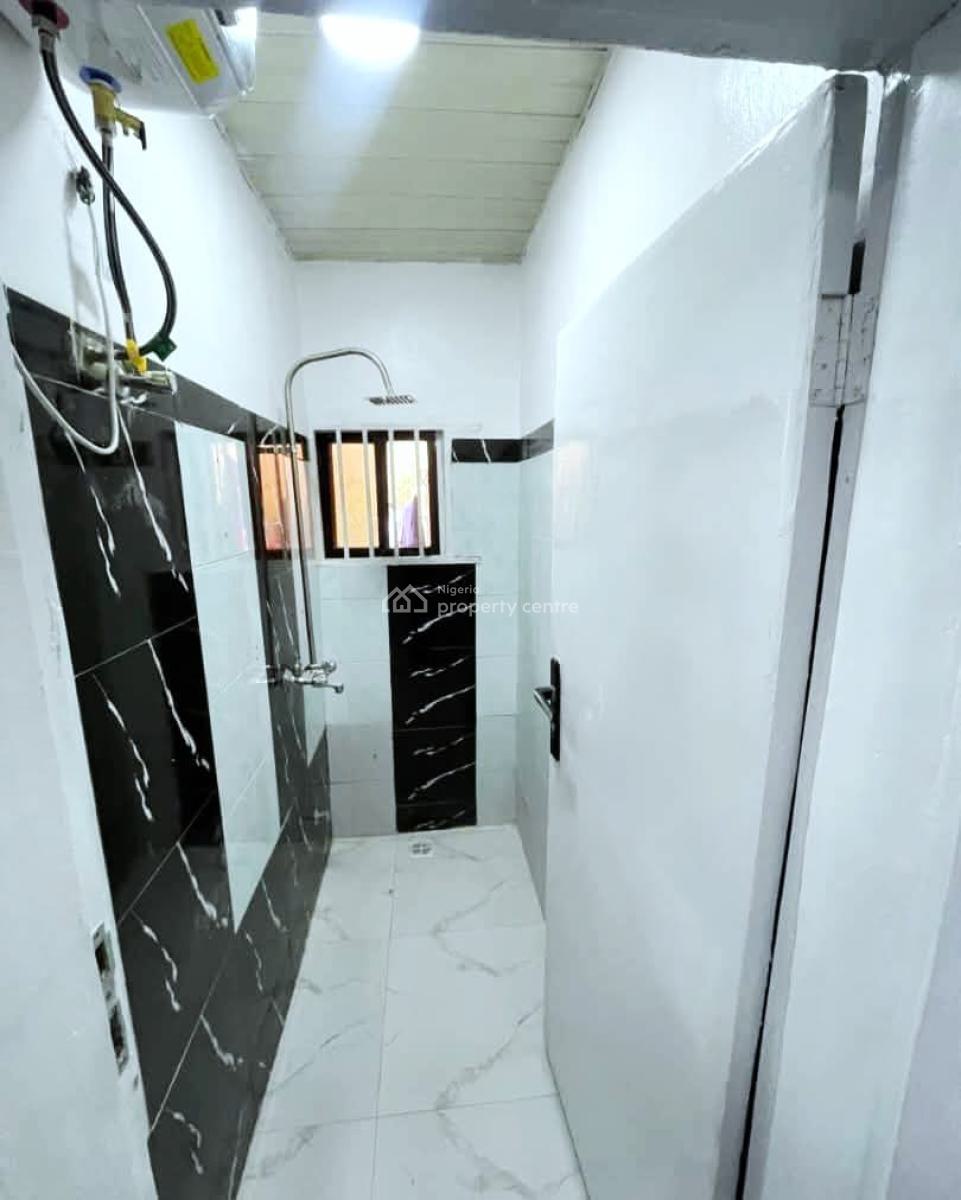 Spacious 2 Bedrooms Semi-detached Bungalow, Lekki Phase 1, Lekki, Lagos, Semi-detached Bungalow for Rent