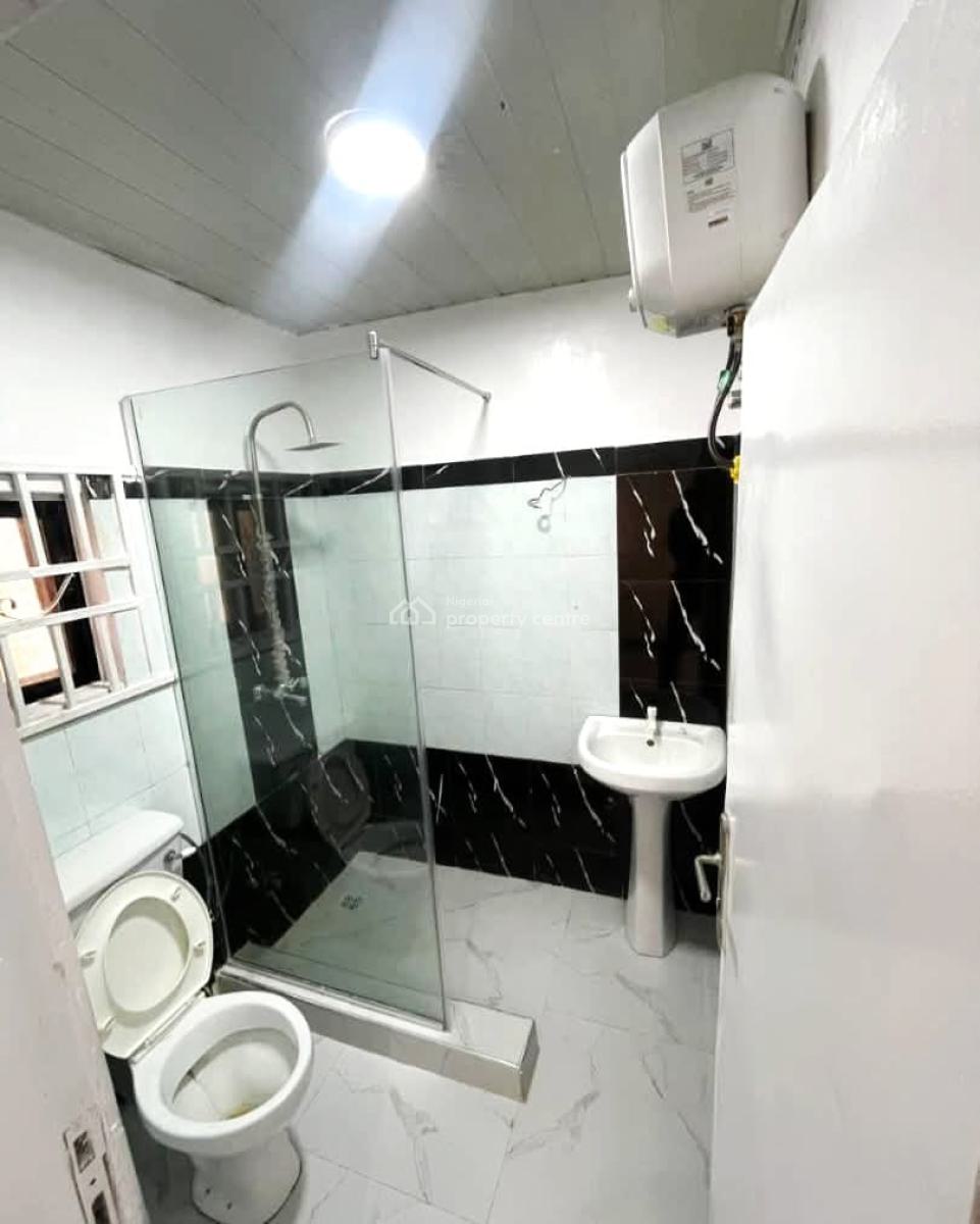 Spacious 2 Bedrooms Semi-detached Bungalow, Lekki Phase 1, Lekki, Lagos, Semi-detached Bungalow for Rent