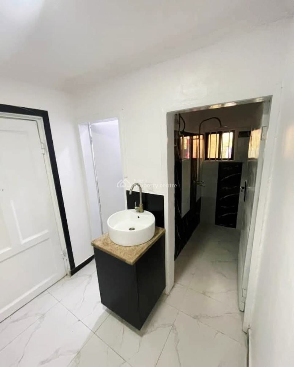 Spacious 2 Bedrooms Semi-detached Bungalow, Lekki Phase 1, Lekki, Lagos, Semi-detached Bungalow for Rent