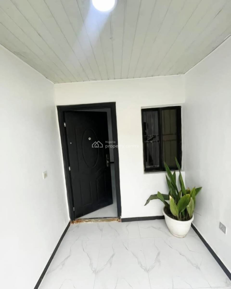 Spacious 2 Bedrooms Semi-detached Bungalow, Lekki Phase 1, Lekki, Lagos, Semi-detached Bungalow for Rent