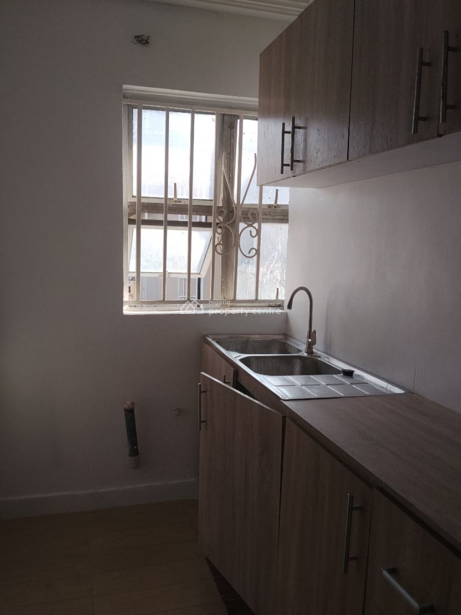 Big Studio Apartment, Rahman Adeboyejo Estate, Lekki Phase 1, Lekki, Lagos, Flat / Apartment for Rent