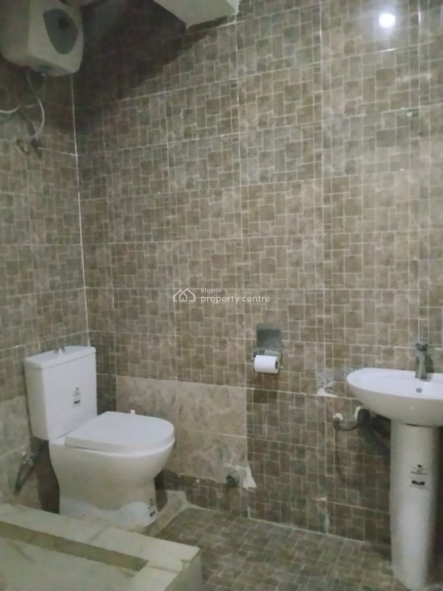 Big Studio Apartment, Rahman Adeboyejo Estate, Lekki Phase 1, Lekki, Lagos, Flat / Apartment for Rent