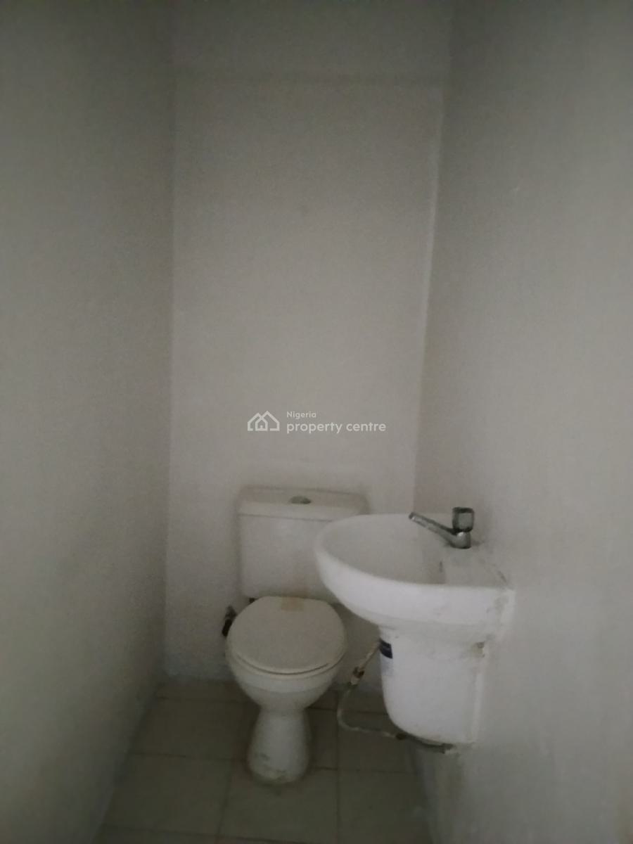 Big Studio Apartment, Rahman Adeboyejo Estate, Lekki Phase 1, Lekki, Lagos, Flat / Apartment for Rent