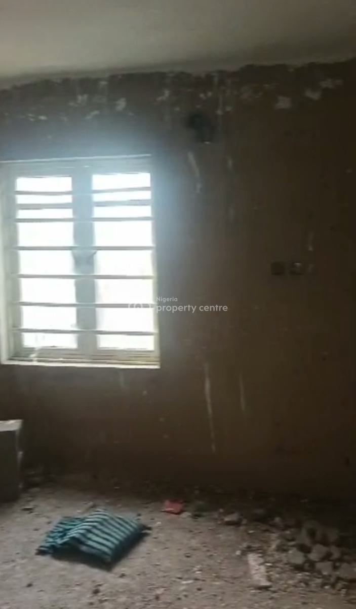 Own 2 Bedroom Apartment, Adekunle, Yaba, Lagos, Flat / Apartment for Sale