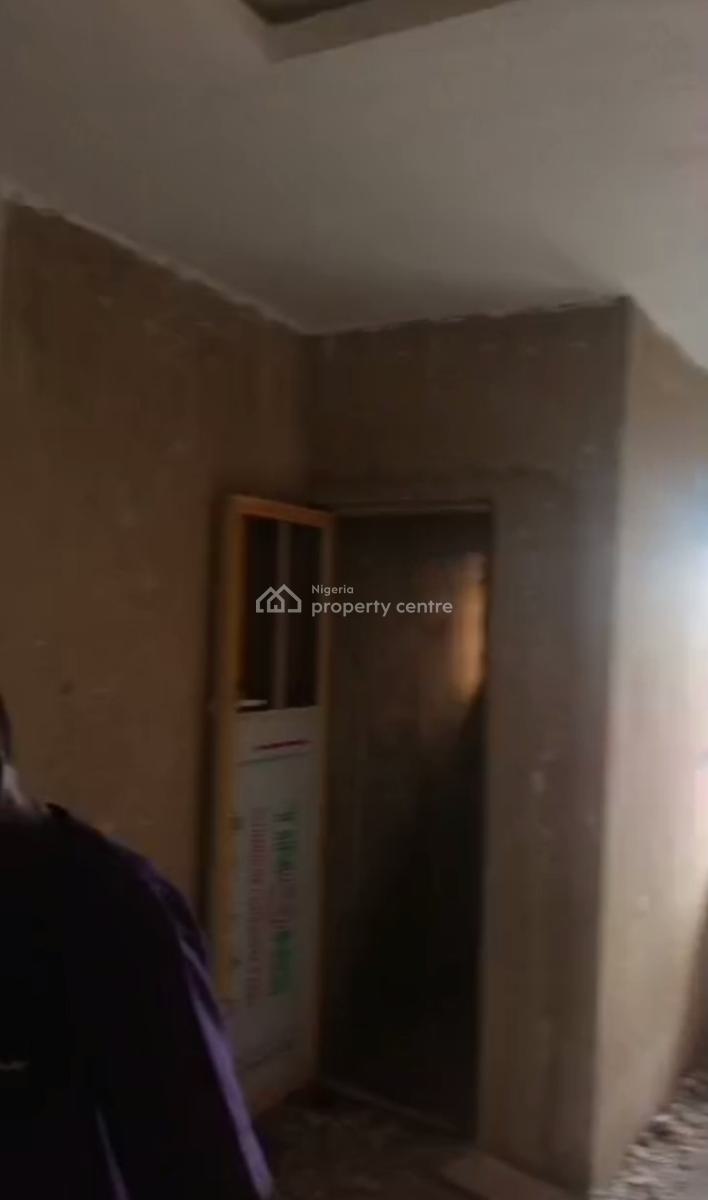 Own 2 Bedroom Apartment, Adekunle, Yaba, Lagos, Flat / Apartment for Sale