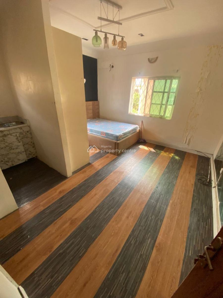 Majestic Very Massive Room Selfcon Upstairs, Lekki Phase 1, Lekki, Lagos, Flat / Apartment for Rent
