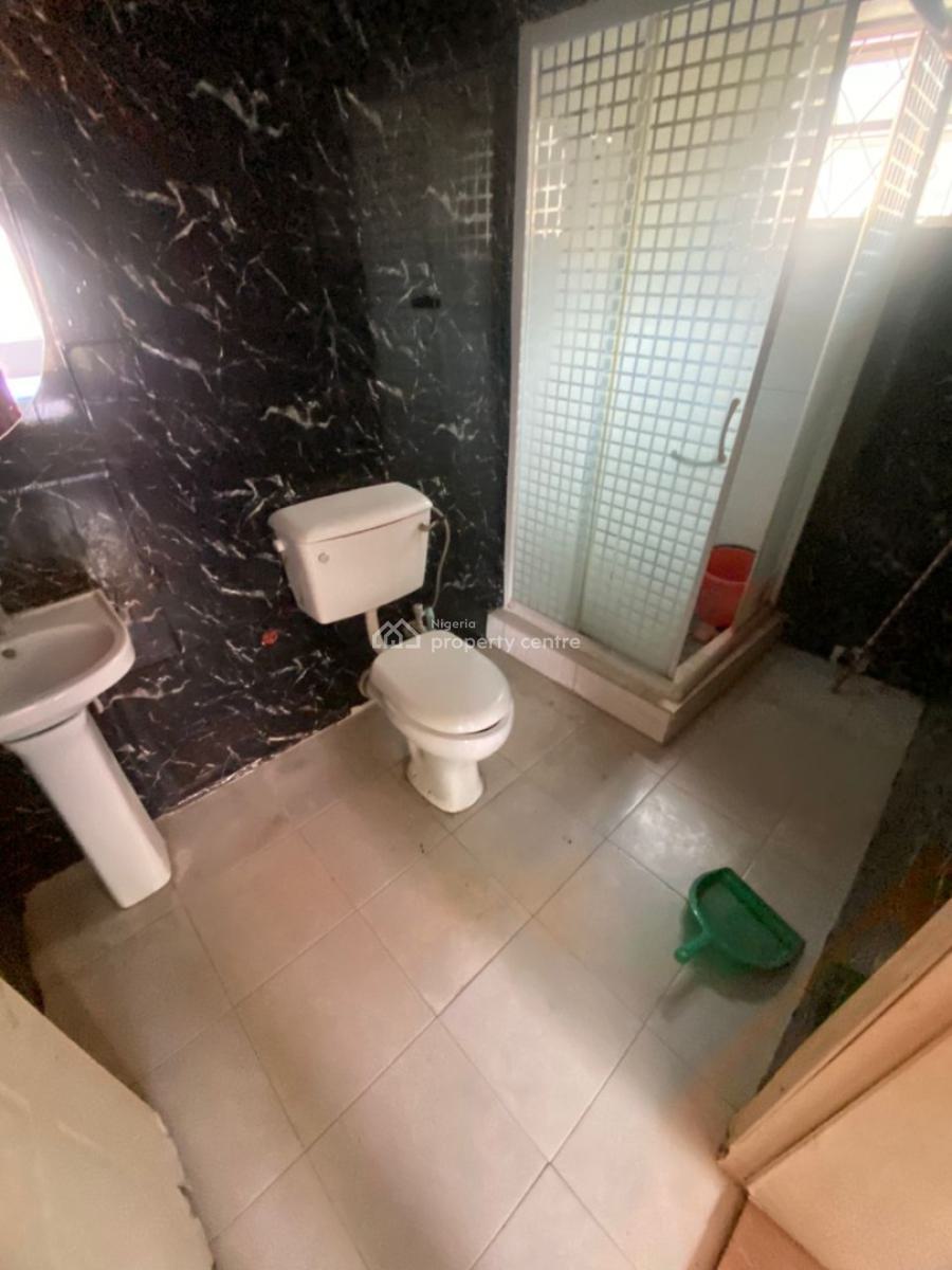 Majestic Very Massive Room Selfcon Upstairs, Lekki Phase 1, Lekki, Lagos, Flat / Apartment for Rent