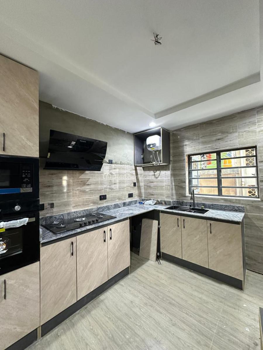 3bedroom +bq, Akoka, Yaba, Lagos, Flat / Apartment for Rent