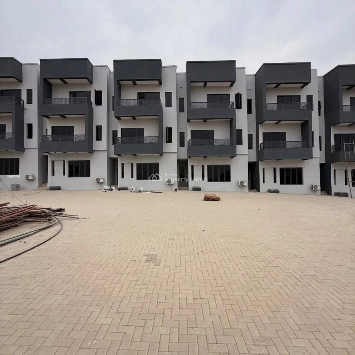 Brand New Spacious 4 Bedrooms Serviced Duplex,bq, Gym, Guzape District, Abuja, Terraced Duplex for Sale