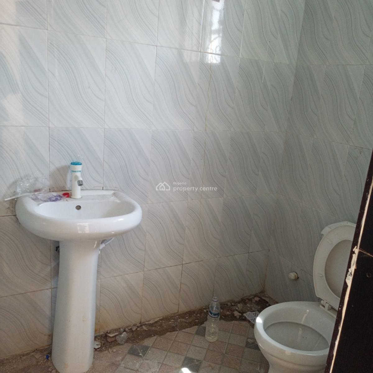 Sharp and Spacious 3bedroom Apartment (downstairs), Fountain Estate Badore Ajah-lekki, Badore, Ajah, Lagos, Flat / Apartment for Rent