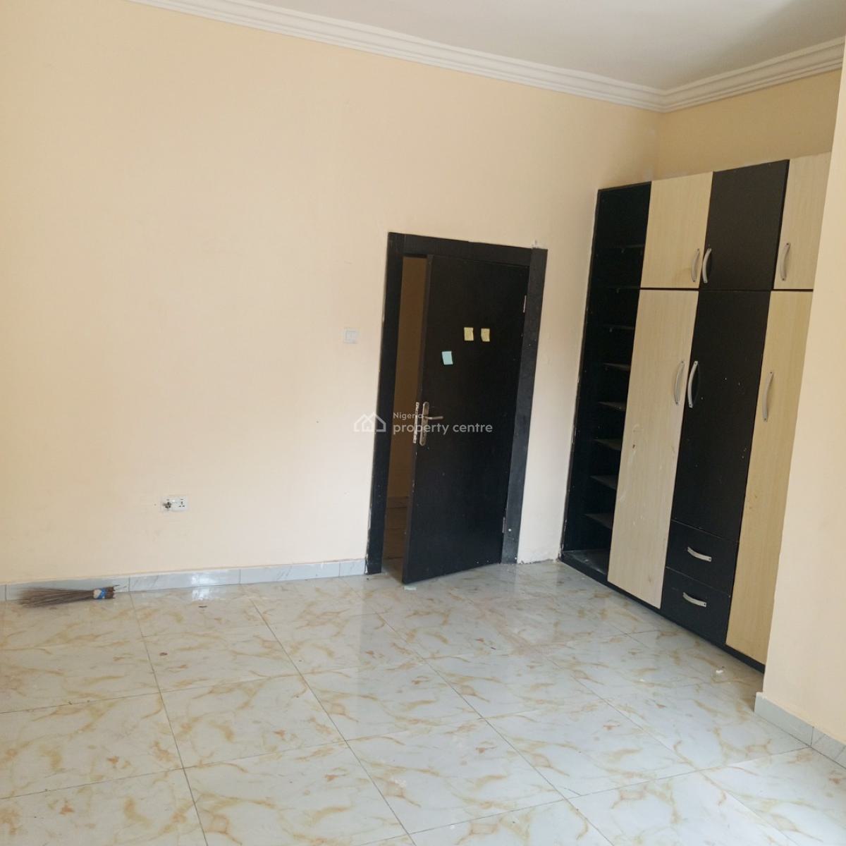 Sharp and Spacious 3bedroom Apartment (downstairs), Fountain Estate Badore Ajah-lekki, Badore, Ajah, Lagos, Flat / Apartment for Rent