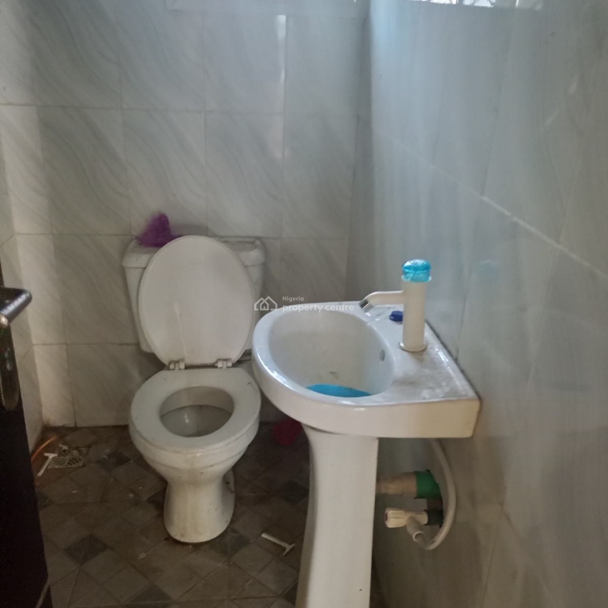 Sharp and Spacious 3bedroom Apartment (downstairs), Fountain Estate Badore Ajah-lekki, Badore, Ajah, Lagos, Flat / Apartment for Rent