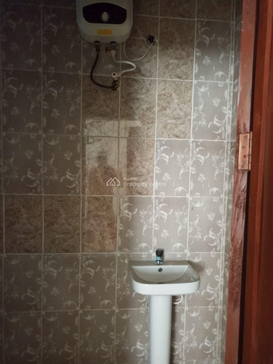 2bedroom Flat Available Upstairs, Ikate Elegushi, Lekki, Lagos, Flat / Apartment for Rent