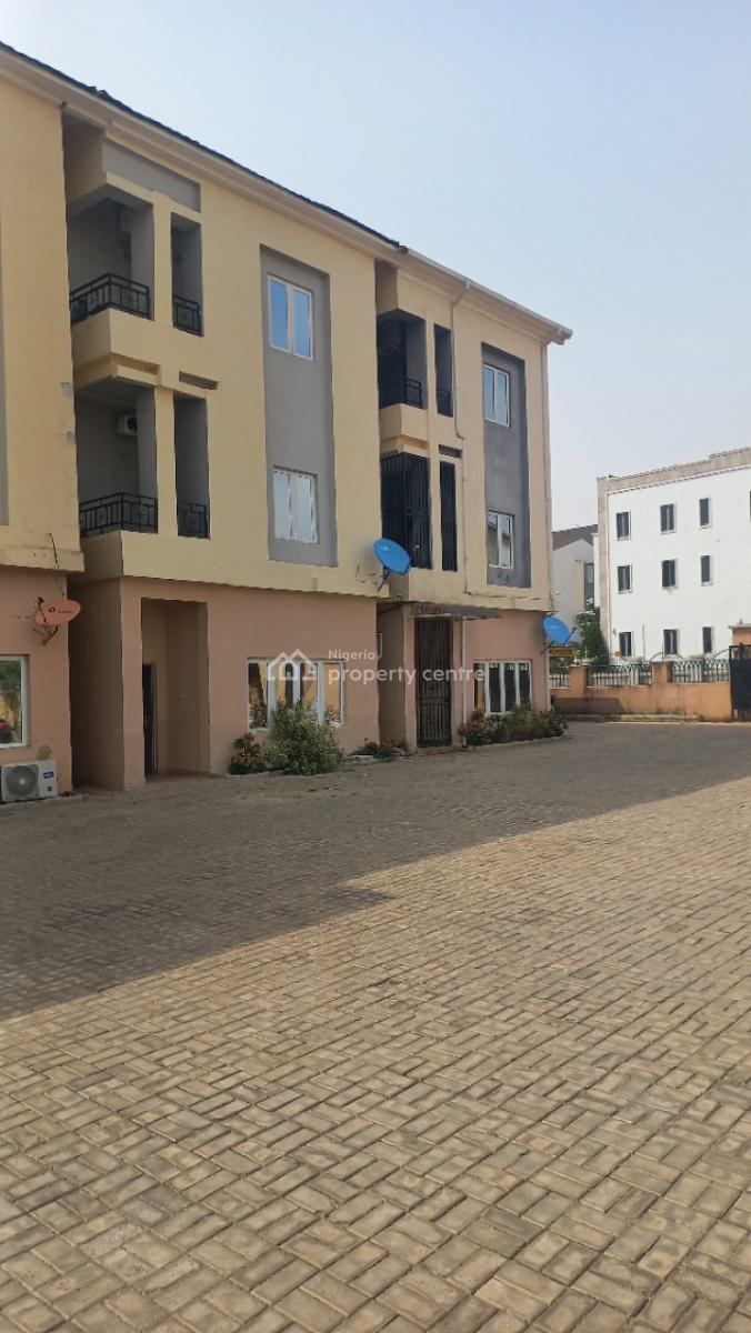 Clean Duplex with Bq, Guzape District, Abuja, Terraced Duplex for Rent