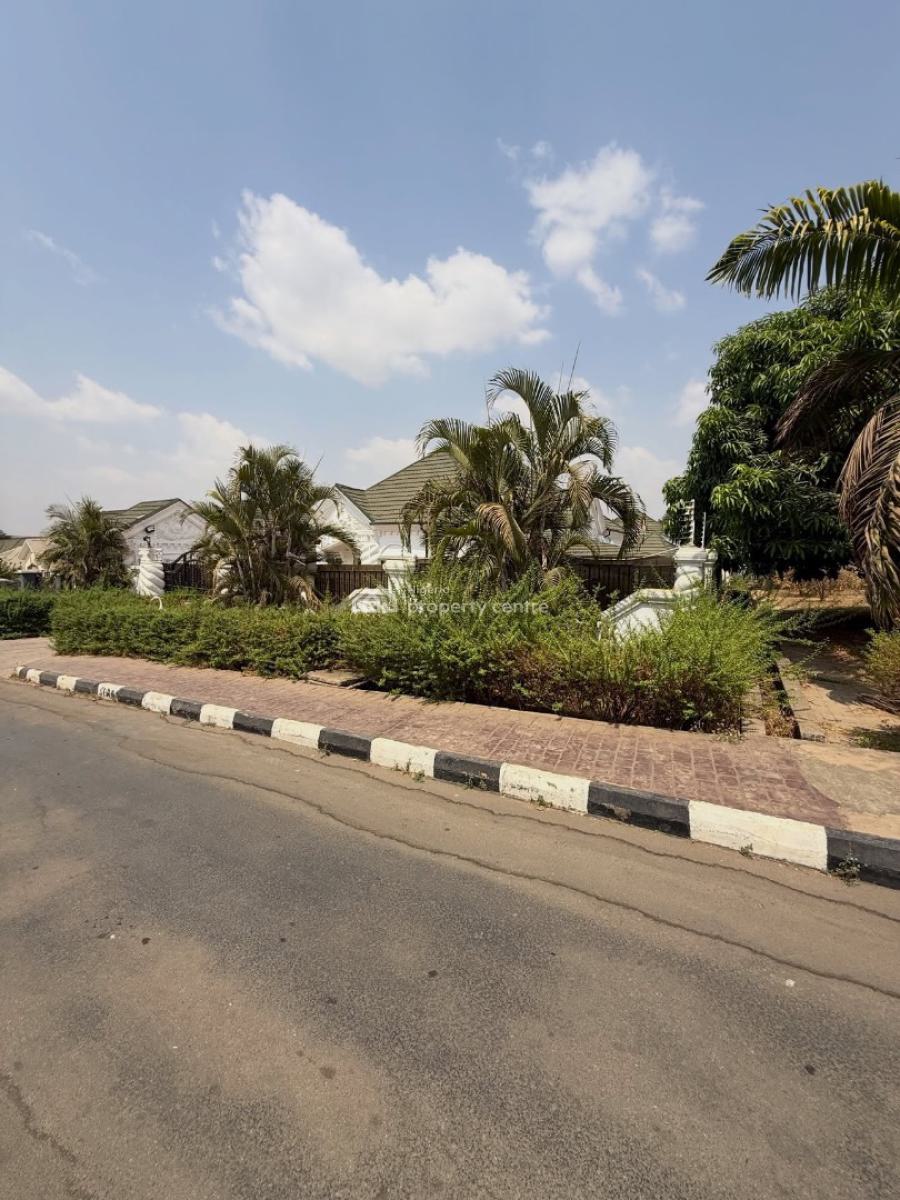 3bedroom Detached Bungalow with a Pool and 2bq, Galadimawa, Abuja, Detached Bungalow for Sale