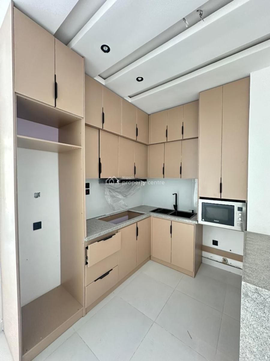 Spacious Luxury 2 Bedroom Apartment with an Elevator in a Secure, Lekki Phase 1, Lekki, Lagos, Flat / Apartment for Sale