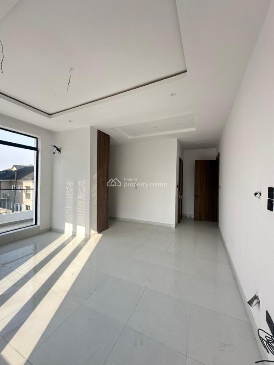 Spacious Luxury 2 Bedroom Apartment with an Elevator in a Secure, Lekki Phase 1, Lekki, Lagos, Flat / Apartment for Sale